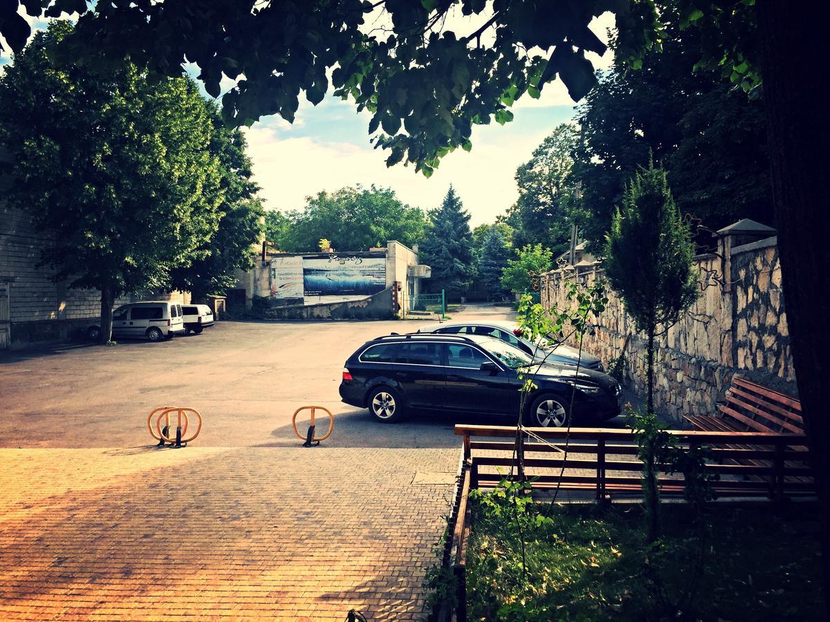 Vila Bomond Hotel Edinet Buitenkant foto