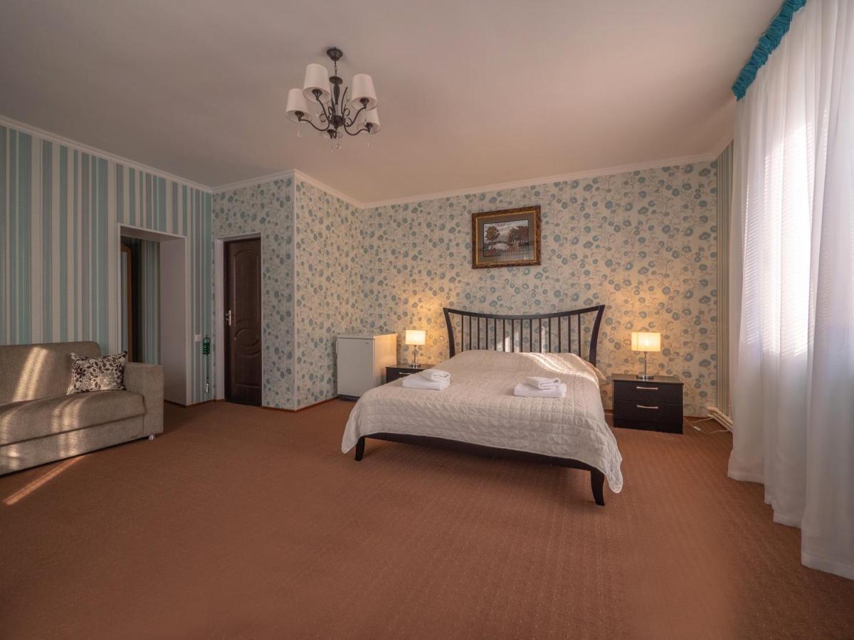 Vila Bomond Hotel Edinet Buitenkant foto